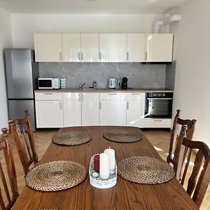 Familyvilla, New 4 Luxury Big Apartments, Parking Apartmán